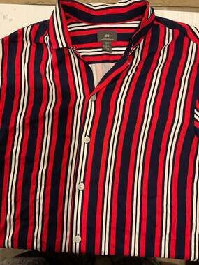 H&M Relaxed Fit Red White and Blue Vertical Striped Short Sleeve Resort Shirt
